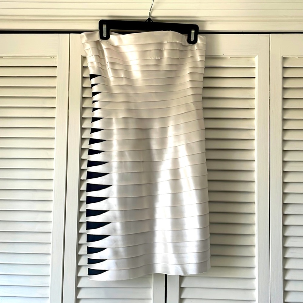 BCBGMAXAZRIA White Black Strapless Tiered Dress Size 6